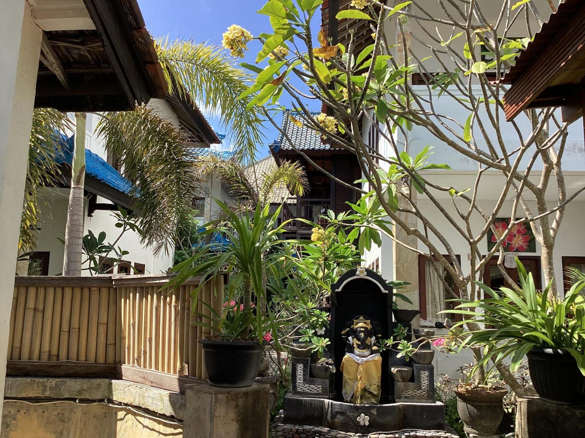 Linda Beach Hotel Nusa Lembongan Exterior foto